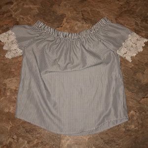 Shoulder stripped shirt